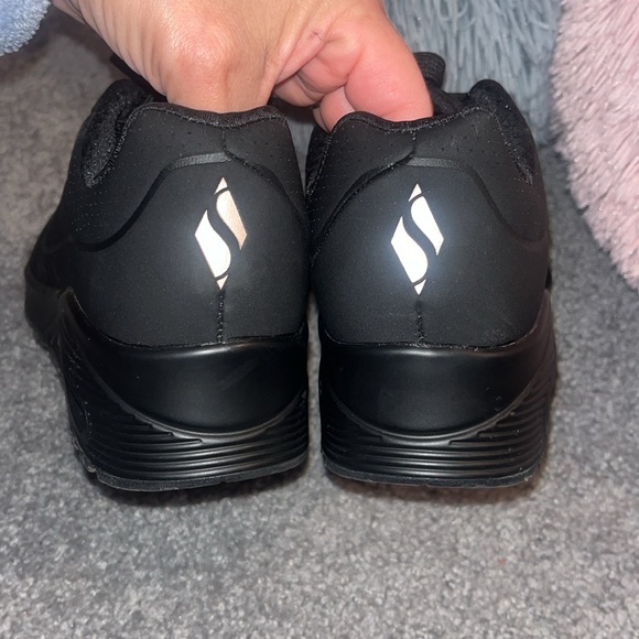 Sketchers Sneakers - Picture 4 of 7